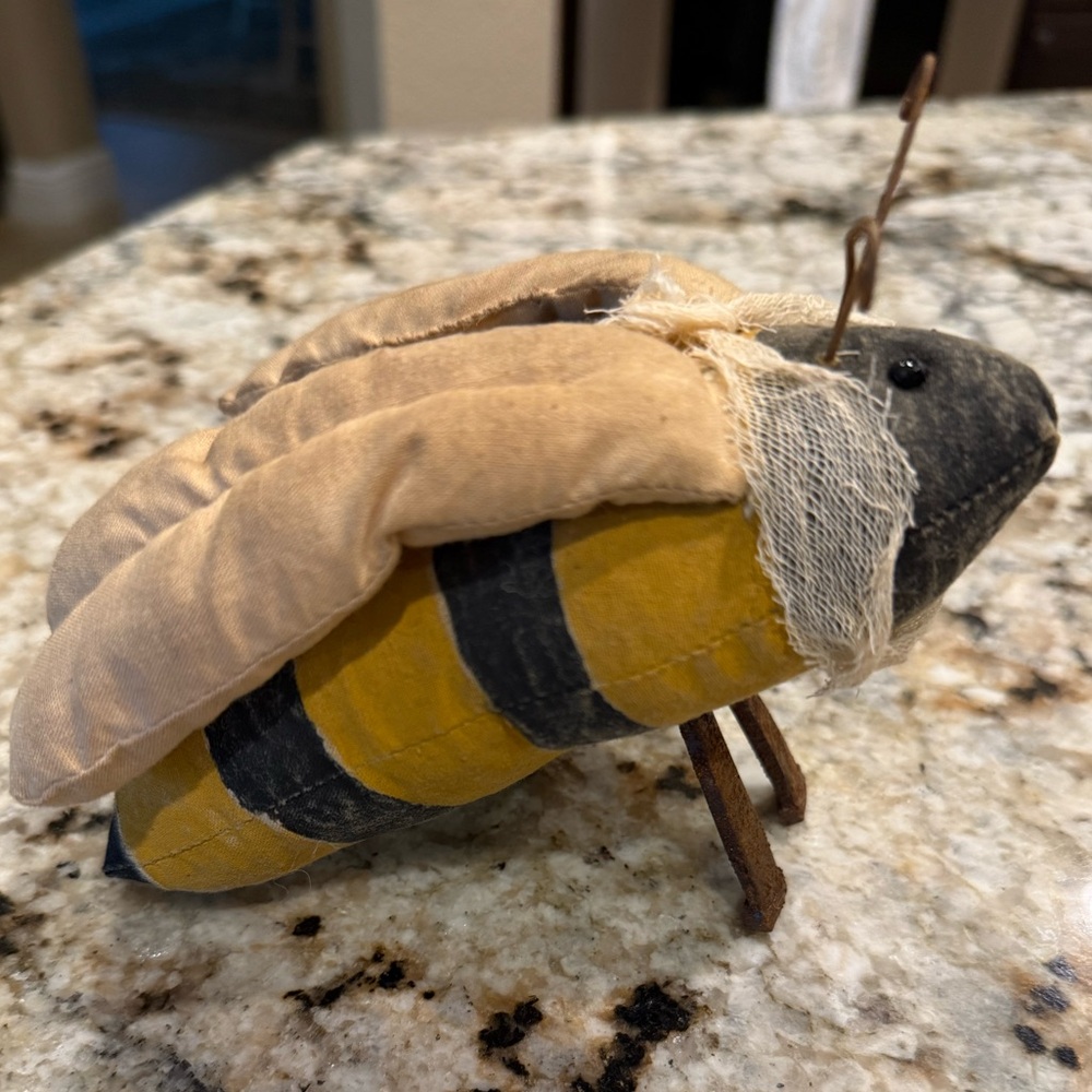 Primitive Handcrafted Bee - Picture 4 of 4